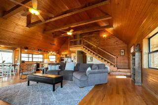 Charming Cabin with Hot Tub, Fire Pit and Views! - 9