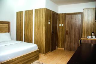 Hotel Capitol - Ikeja - 9