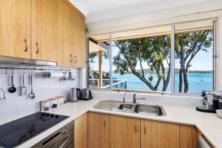 Waterfront Apartment - Soldiers Point - 3