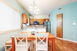 Lyla's Beach Getaway - Padre Island - 4