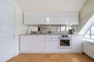 Bright Designer Apartment In City Centre - 6