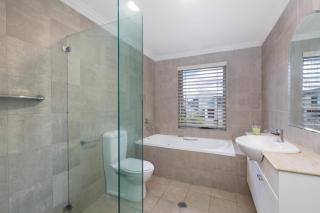 Panoramic Water View Apartment - Sylvania - 4