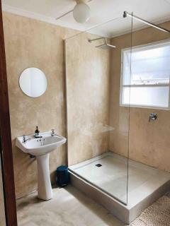 Sweet & Simple Beach Cottage - Jeffreys Bay - 2