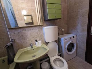 Deja FREE PARKING - 1