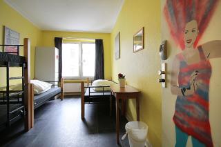 Backpackers Düsseldorf - SELF CHECK-IN - 8