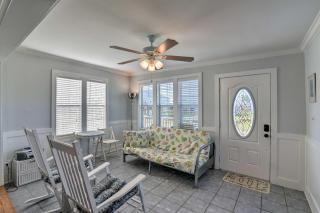 Galveston Cottage with Deck Walk to Beach! - Galveston - 7