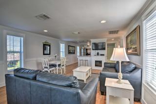 Galveston Cottage with Deck Walk to Beach! - Galveston - 1