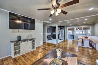 Fayetteville Vacation Rental - 2 Mi to Dtwn! - Fayetteville - 5