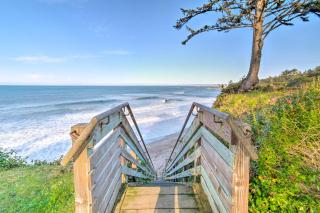 Cliffside Lighthouse Beach Home with Ocean View - Coos Bay - 9