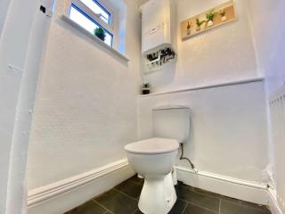 EasyRest House 2 Grantham - 6 Beds & Free Parking - Easy Location - Access to A1, Town Centre & Shops - Grantham - 4