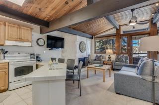 Laurelwood Condominiums 113 - 6