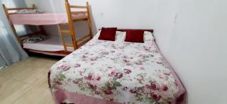 KITNET S2 em TORRES-RS - Na mais bela praia Gaúcha - Cozinha - Banheiro - Ar condicionado - TV smart 32' - Wi-Fi - Estacionamento - Anfitriã Superhost no BnB - 1