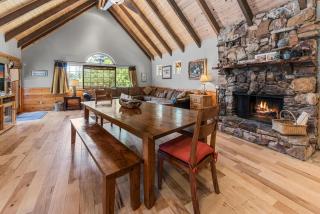 Aggie's Ski Den - Close to Lake, Walk to Slopes - 4