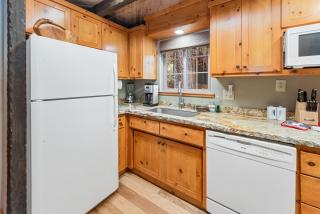 Aggie's Ski Den - Close to Lake, Walk to Slopes - 2