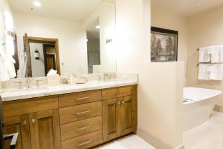 Deluxe King Room with Deck Hotel Room - Park City - 3