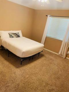 ALOHA In The Woodlands! 5BD/3BA Hawaiian Oasis - 5