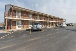 Lebo Inn - - 7