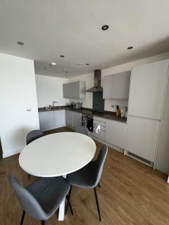 Stylish 2 bedroom apartment - Manchester - 4