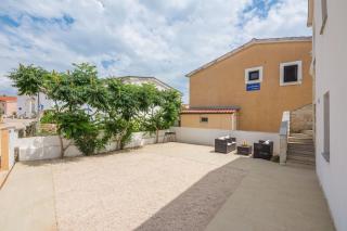 Apartments Ivanusevic - Vir - 0