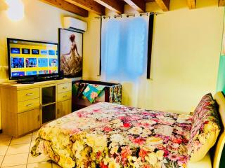 Romantic Central Apartment on Garda Lake Private Parking Terrace and AC - 9