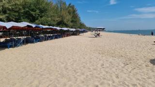 Beautiful bungalow with a communal outdoor pool and 2 km from the sandy beach - Ban Sa - 2