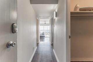 Bargain downtown Memphis apartment w amenities - 2
