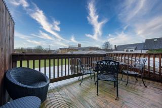Ashcroft Loft by Timeless Stays - Stunning 3 Bedroom, 2 bathrooms, Charming central apartment featuring a balcony - Cirencester - 4