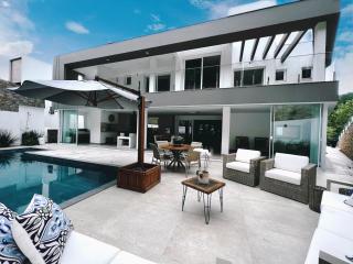 Casa moderna com piscina em Floripa - caminho das praias - 0