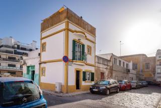 Arty Vintage Townhouse with Rooftop Shower & Sun Loungers - Olhão - 5