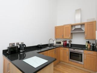 2 Bed Sea View Apartment with Balcony Parking - Pass the Keys - 8