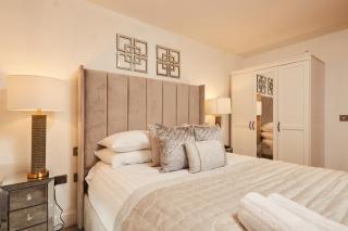 Deluxe City Apt Riverside Balcony &Free Parking - 6