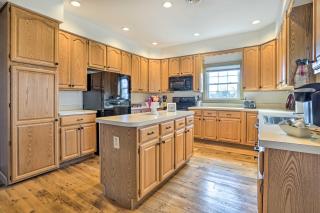 Chateau Ridge Peaceful Retreat with Fire Pit! - Westminster - 3