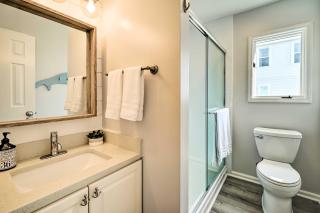 Oceanside Oak Island Getaway For Families and Pets! - Oak Island - 1