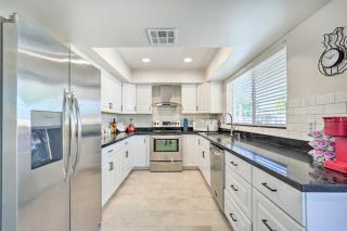 Spacious Home with Pool and Grill in Phoenix! - Phoenix - 4