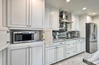High-End and Luxe Scottsdale Gem with Pool and Yard - Phoenix - 1