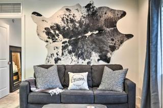 High-End and Luxe Scottsdale Gem with Pool and Yard - Phoenix - 6
