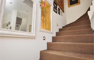 3 Bedroom Stunning Home In Montauroux - 1