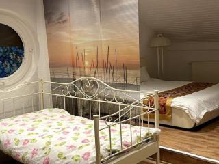 Train Fans Guesthouse - 4