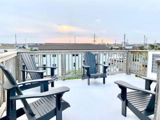 The Salt Life- Entire Home 8 Bdrm 3bath & GameRoom - 2