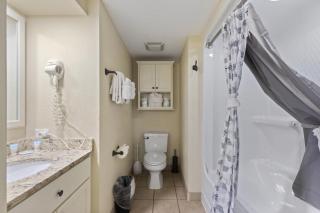 Sunny and Bright Oceanfront Condo in Atlantica Resort near Boardwalk - Myrtle Beach - 3