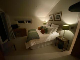 Gower Villa Luxury Cottage, 2 bedroom en-suite with Hot Tub - Clynderwen - 2