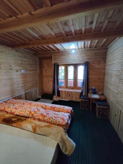 Rustic wood house - A village home stay in Jibhi Valley - 6