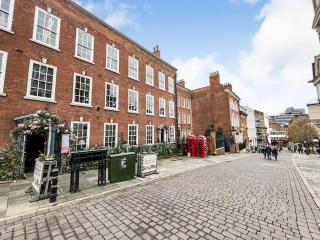 Luxurious 2 Bedroom Apartment in City Centre - Nottingham - 4