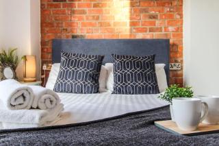 Spacious City Centre Lace Market Apartment - 2