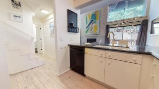 Walk to Canyon Lodge! Ski back! Modern Space - 8