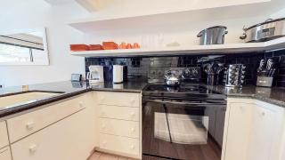 Walk to Canyon Lodge! Ski back! Modern Space - 6