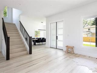 New! Pure Luxury W Private Pool/Spa & Game Center! - Arvada - 3