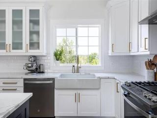 New! Pure Luxury W Private Pool/Spa & Game Center! - Arvada - 2