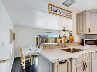 Fisherman's Island Village Hideaway! Steps2Sand - Longboat Key - 2