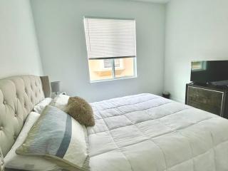 New house with canal view in Cape Coral - 4